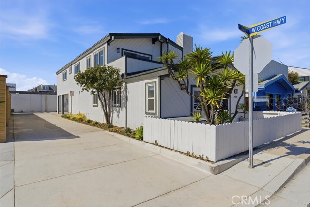 Detail Gallery Image 42 of 49 For 203 Cedar St a & B,  Newport Beach,  CA 92663 - 4 Beds | 3 Baths