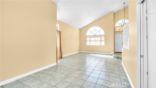 Detail Gallery Image 7 of 53 For 13257 Antioch Cir, Victorville,  CA 92392 - 4 Beds | 2/1 Baths