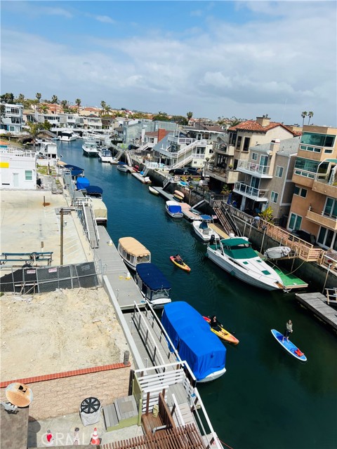 Detail Gallery Image 18 of 19 For 16754 Pacific Coast Hwy #B,  Sunset Beach,  CA 90742 - 3 Beds | 3 Baths