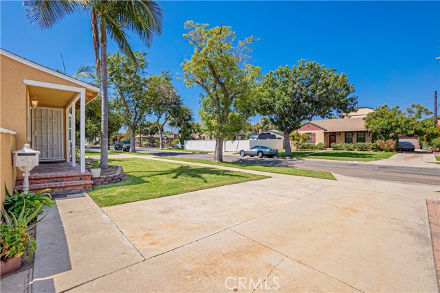 Detail Gallery Image 4 of 34 For 5412 E Harco St, Long Beach,  CA 90808 - 4 Beds | 2 Baths