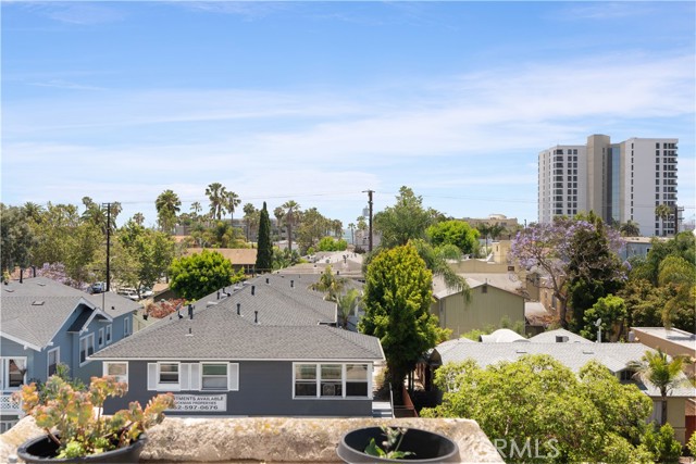 1425 E 2nd Street, Long Beach CA: https://media.crmls.org/medias/abeade4d-d650-471b-8608-b134b6894a7e.jpg