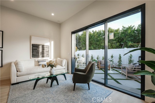 18852 Collins Street, Tarzana CA: https://media.crmls.org/medias/abeb52bc-8443-410d-9ef1-11cb08d39284.jpg