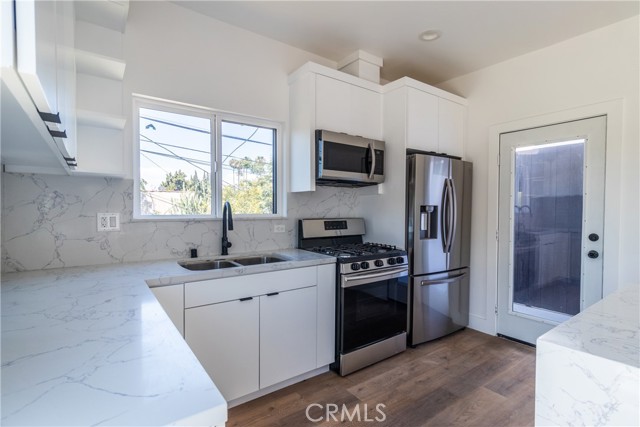 4507 W 18th St Drive, Los Angeles CA: https://media.crmls.org/medias/abebde05-8024-435f-8930-35aca4b4c680.jpg