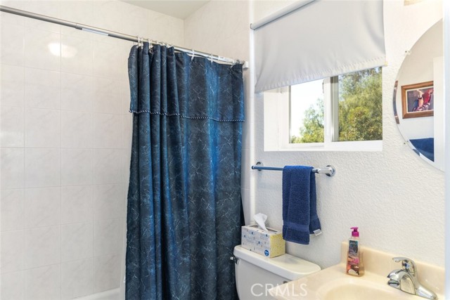 Detail Gallery Image 13 of 33 For 41621 Avenida Barca, Temecula,  CA 92591 - 5 Beds | 4/1 Baths