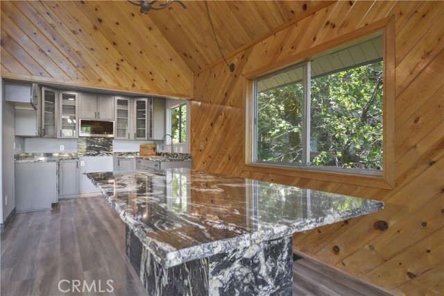 929 Trinity Drive, Lake Arrowhead CA: https://media.crmls.org/medias/abec4098-6ab1-45d2-8d99-c835542b692d.jpg
