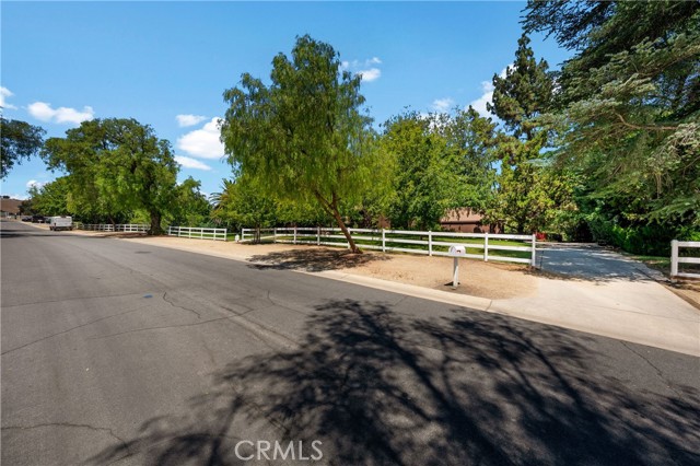 24865 Long Valley Road, Hidden Hills CA: https://media.crmls.org/medias/abed003d-91ed-4e26-a18b-d1e952872451.jpg