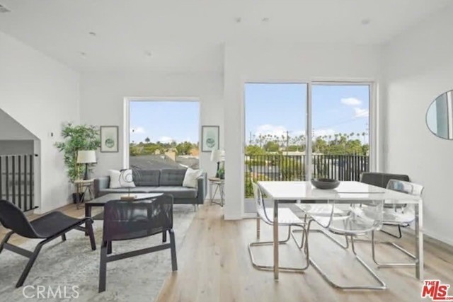 Detail Gallery Image 2 of 17 For 4537 W 16th #1/2,  Los Angeles,  CA 90019 - 3 Beds | 2 Baths