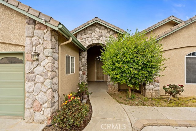 Detail Gallery Image 3 of 31 For 2500 W Perez, Visalia,  CA 93291 - 3 Beds | 2 Baths