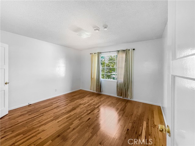 Detail Gallery Image 10 of 19 For 4048 Abourne Rd #B,  Los Angeles,  CA 90008 - 2 Beds | 1 Baths