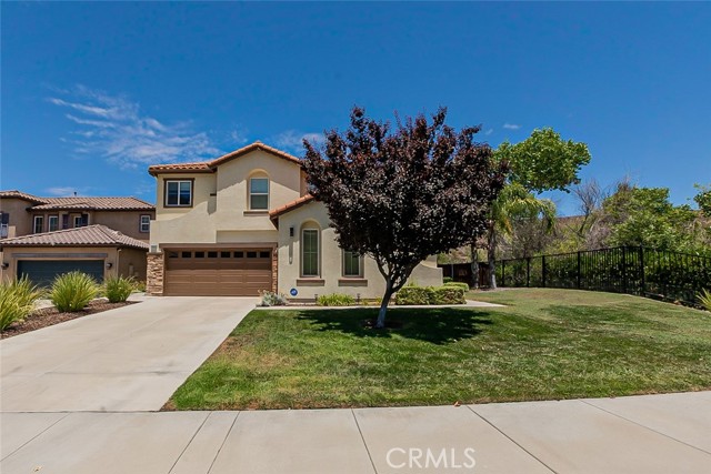 18600 Hillview Lane Lake Elsinore, California Come see this charming 3 bedroom, 2 full and 1 half bathroom home now on the market! Enjoy preparing meals in this impressive kitchen equipped with ample cabinets and generous counter space. Flow into the living room featuring a cozy fireplace, perfect for entertaining. Primary bathroom features a separate tub and shower and dual sinks. Step outside to your sparkling pool, host the next gathering here! Don't wait! Make this beautiful home yours today.
