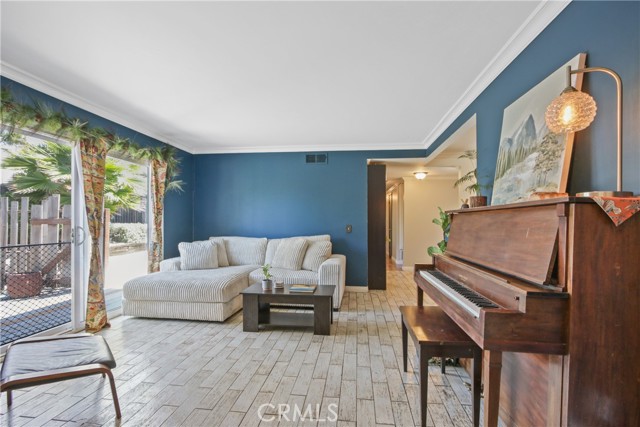 Detail Gallery Image 12 of 29 For 7591 Quebec Dr, Huntington Beach,  CA 92648 - 5 Beds | 3 Baths