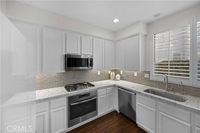 Detail Gallery Image 12 of 38 For 27503 Wellsley Way, Valencia,  CA 91354 - 4 Beds | 3 Baths