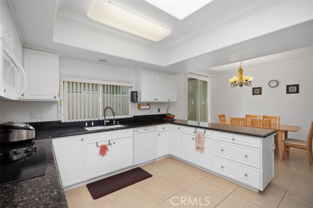 5594 Avenida Sosiega W, Laguna Woods CA: https://media.crmls.org/medias/abef67c3-cb68-4757-af53-4e28719a1ab9.jpg