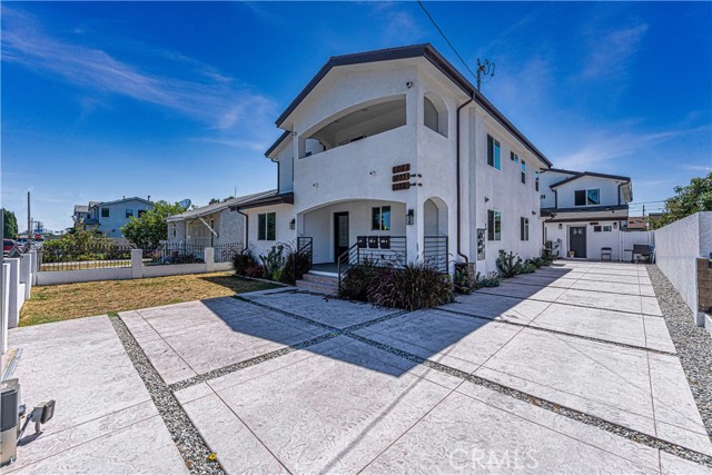 Detail Gallery Image 2 of 40 For 1031 S Bonnie Beach Pl, East Los Angeles,  CA 90023 - 5 Beds | 3 Baths