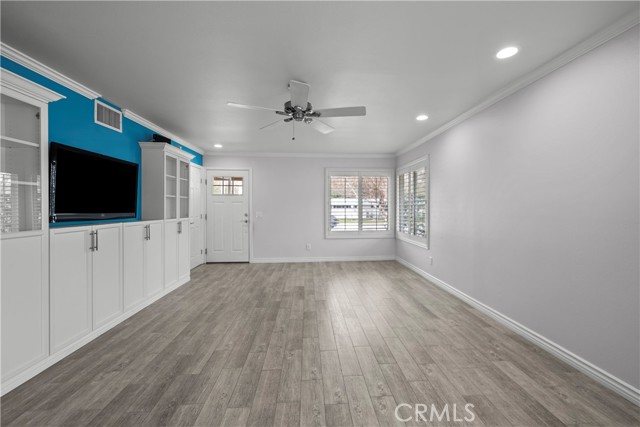 Detail Gallery Image 3 of 45 For 19366 Avenue of the Oaks, Newhall,  CA 91321 - 2 Beds | 2 Baths