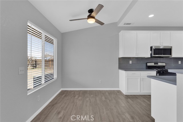 Detail Gallery Image 16 of 65 For 12268 Shadow, Victorville,  CA 92392 - 4 Beds | 3 Baths