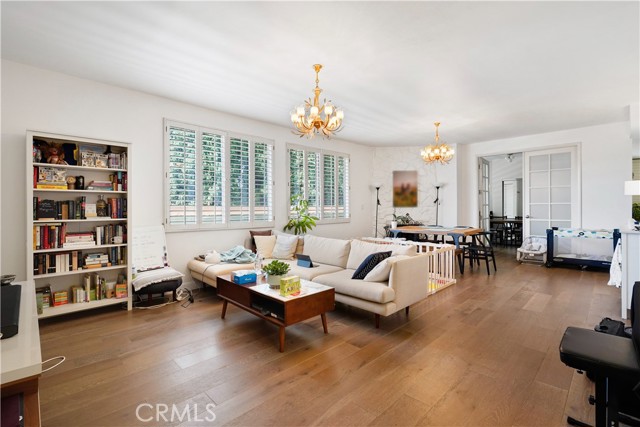 Detail Gallery Image 3 of 38 For 241 S Reeves Dr #302,  Beverly Hills,  CA 90212 - 3 Beds | 3 Baths
