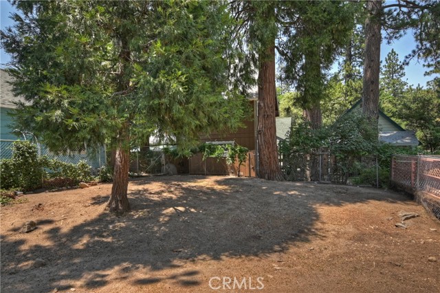 Detail Gallery Image 24 of 32 For 23984 Straight Way, Crestline,  CA 92325 - 2 Beds | 1 Baths