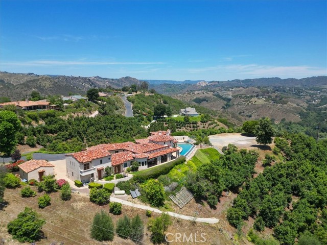 1917 Santa Margarita Drive, Fallbrook CA: https://media.crmls.org/medias/abf26907-ae0f-4ec0-ad98-d7a5513ddce9.jpg
