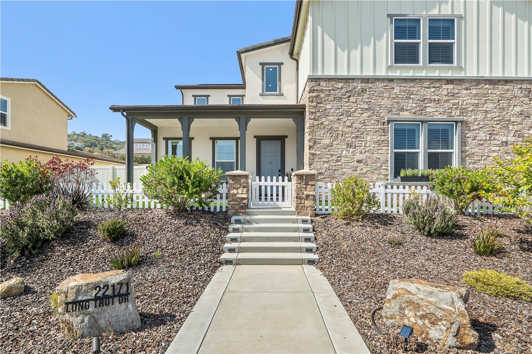 Detail Gallery Image 2 of 50 For 22171 Long Trot Dr, Escondido,  CA 92029 - 4 Beds | 3/1 Baths