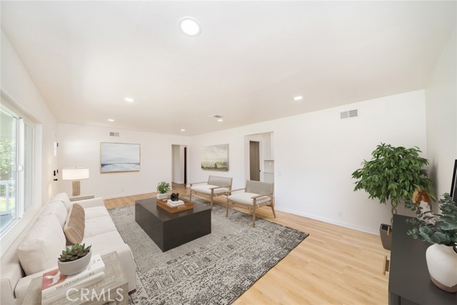Detail Gallery Image 4 of 30 For 18987 Mindanao St, Bloomington,  CA 92316 - 4 Beds | 2 Baths