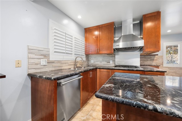 Detail Gallery Image 11 of 24 For 9813 Rhea, Northridge,  CA 91324 - 4 Beds | 2 Baths