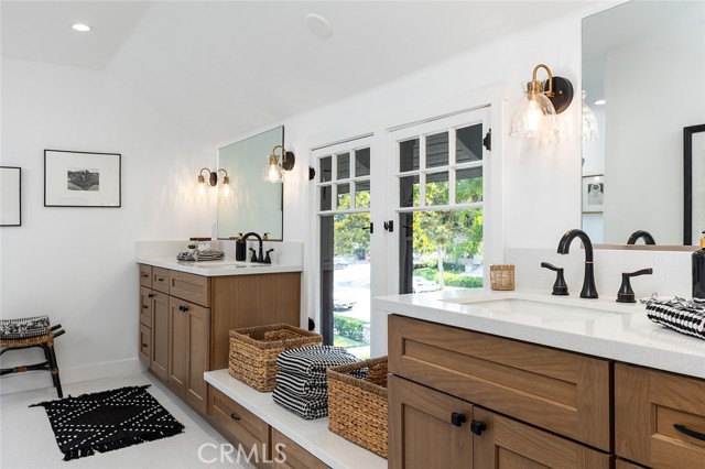 1130 Windsor Place, South Pasadena CA: https://media.crmls.org/medias/abf4c154-b8dd-4a20-a2d4-6a6c2cb0f0e2.jpg