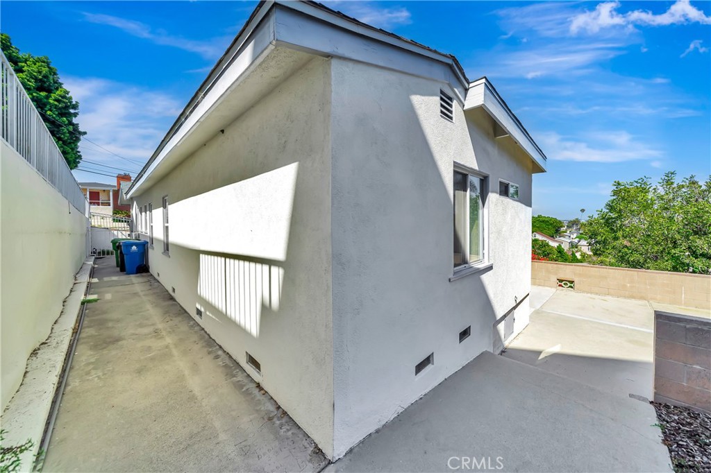 https://media.crmls.org/medias/abf72891-0908-430d-87f5-edc05bc1ceab.jpg?preset=X-Large