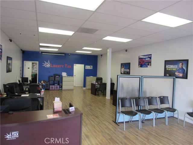 20920 Bear Valley Road, Apple Valley, California 92308, ,Commercial Lease,For Rent,20920 Bear Valley Road,CRHD24232372
