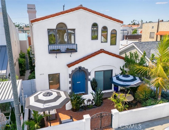 Detail Gallery Image 1 of 35 For 229 Covina, Long Beach,  CA 90803 - 3 Beds | 2 Baths
