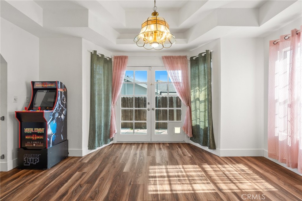 https://media.crmls.org/medias/abf913dd-852f-4b03-8d83-860d7bed8fdf.jpg?preset=X-Large