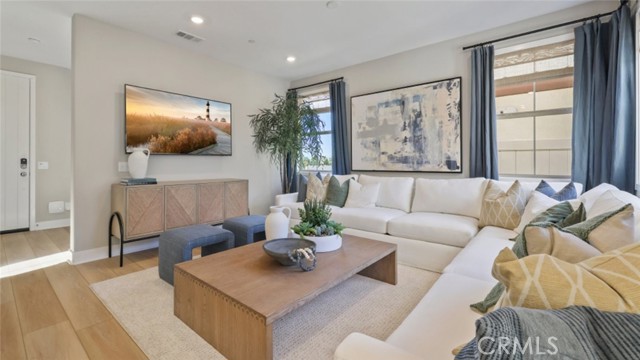 Detail Gallery Image 9 of 31 For 695 Guy Turner Dr, Camarillo,  CA 93010 - 3 Beds | 2/1 Baths