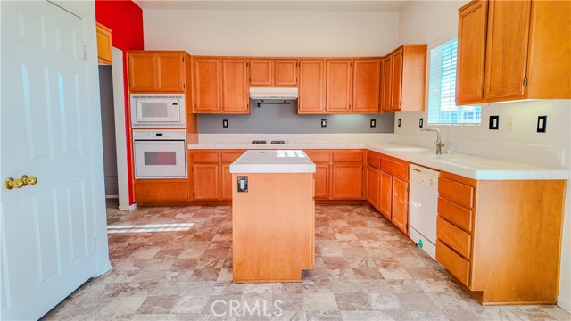 Detail Gallery Image 8 of 42 For 26482 Clydesdale Ln, Moreno Valley,  CA 92555 - 4 Beds | 2/1 Baths