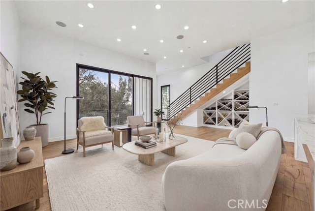 Detail Gallery Image 2 of 58 For 6565 Pickwick, Los Angeles,  CA 90042 - 3 Beds | 2/1 Baths