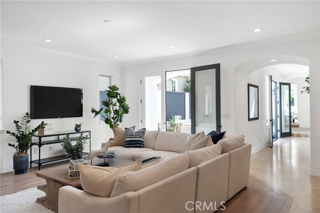 561 33rd Street, Manhattan Beach, California 90266, 5 Bedrooms Bedrooms, ,5 BathroomsBathrooms,Residential,Sold,33rd,SB21226238