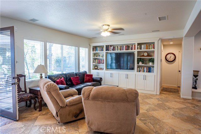 Detail Gallery Image 8 of 63 For 26775 Chamomile, Murrieta,  CA 92562 - 6 Beds | 4/1 Baths