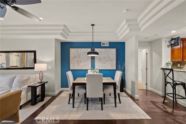 Detail Gallery Image 1 of 32 For 12044 Hoffman St #204,  Studio City,  CA 91604 - 3 Beds | 3 Baths