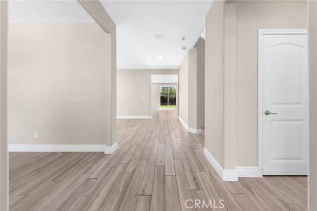 Detail Gallery Image 5 of 9 For 11836 Crossbill Way, Jurupa Valley,  CA 91752 - 5 Beds | 3 Baths