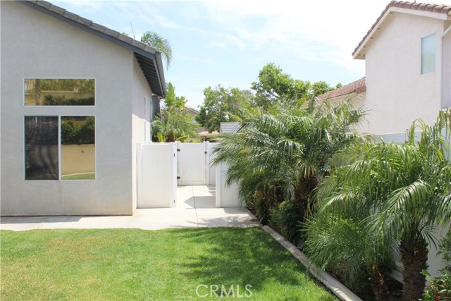 1338 Coral Gables Circle, Corona CA: https://media.crmls.org/medias/abfede63-82db-46d4-86a3-9d451731ff23.jpg