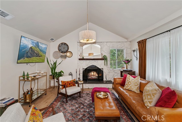 Detail Gallery Image 4 of 53 For 696 Rose, Twin Peaks,  CA 92391 - 4 Beds | 2 Baths