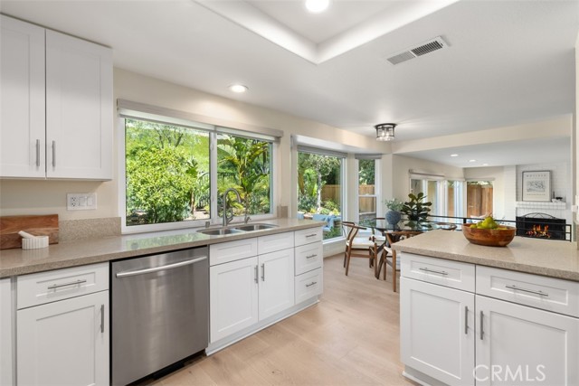 Detail Gallery Image 7 of 18 For 17 Silver Cres, Irvine,  CA 92603 - 4 Beds | 3 Baths