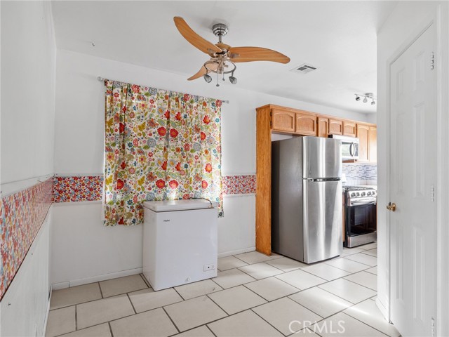 16409 Pauhaska Court, Apple Valley CA: https://media.crmls.org/medias/abffe2a5-152d-482c-b6ea-309e7df920e4.jpg