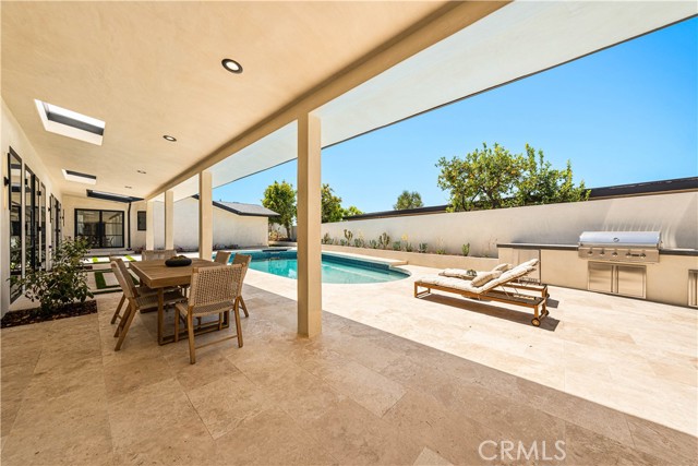 4195 Alonzo Avenue, Encino CA: https://media.crmls.org/medias/ac0000e2-ca62-4657-8782-3e5111b04153.jpg