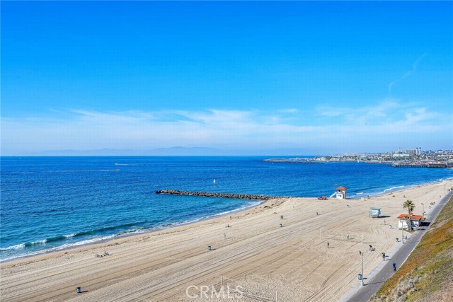 727 Esplanade, Redondo Beach, California 90277, 2 Bedrooms Bedrooms, ,Residential,For Sale,Esplanade,PV25024272