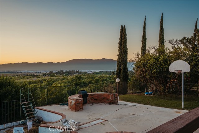 5266 Bluff Street, Norco CA: https://media.crmls.org/medias/ac01d17c-8008-45e5-9e0e-d3bd18001eb9.jpg