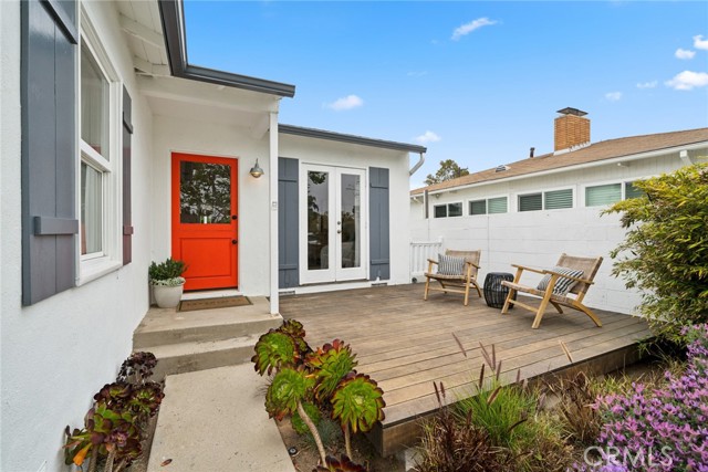 Detail Gallery Image 3 of 31 For 304 Flower St, Costa Mesa,  CA 92627 - 4 Beds | 3 Baths