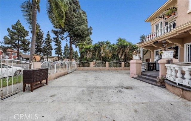 1236 W Martin Luther King Jr., Los Angeles CA: https://media.crmls.org/medias/ac02035b-72a7-446f-8e91-bc75b2b2b7b0.jpg