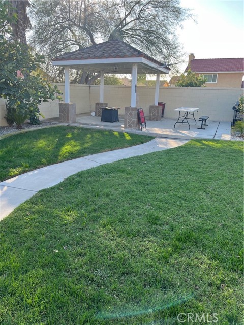 Detail Gallery Image 9 of 10 For 9326 Bunny Ln, Fontana,  CA 92335 - 4 Beds | 3 Baths