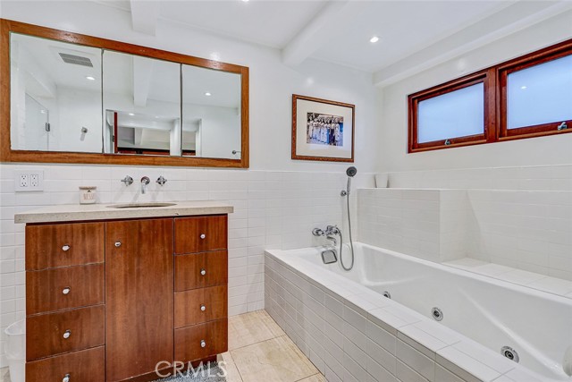 3205 Bayview Drive, Manhattan Beach, California 90266, 5 Bedrooms Bedrooms, ,5 BathroomsBathrooms,Residential,For Sale,Bayview,SB26067701