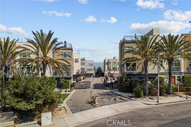 Detail Gallery Image 5 of 41 For 2753 Waverly Dr #705,  Los Angeles,  CA 90039 - 2 Beds | 3 Baths
